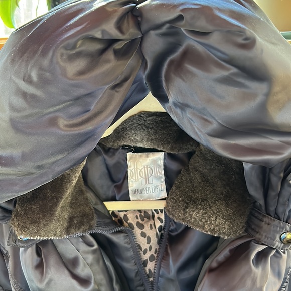 Women's Black Puffer Coat - Picture 3 of 12